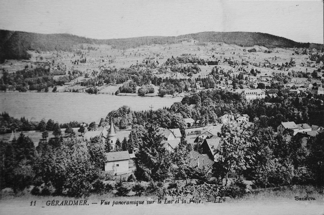 1920 - Gérardmer : vue panoramique sur le lac et la ville