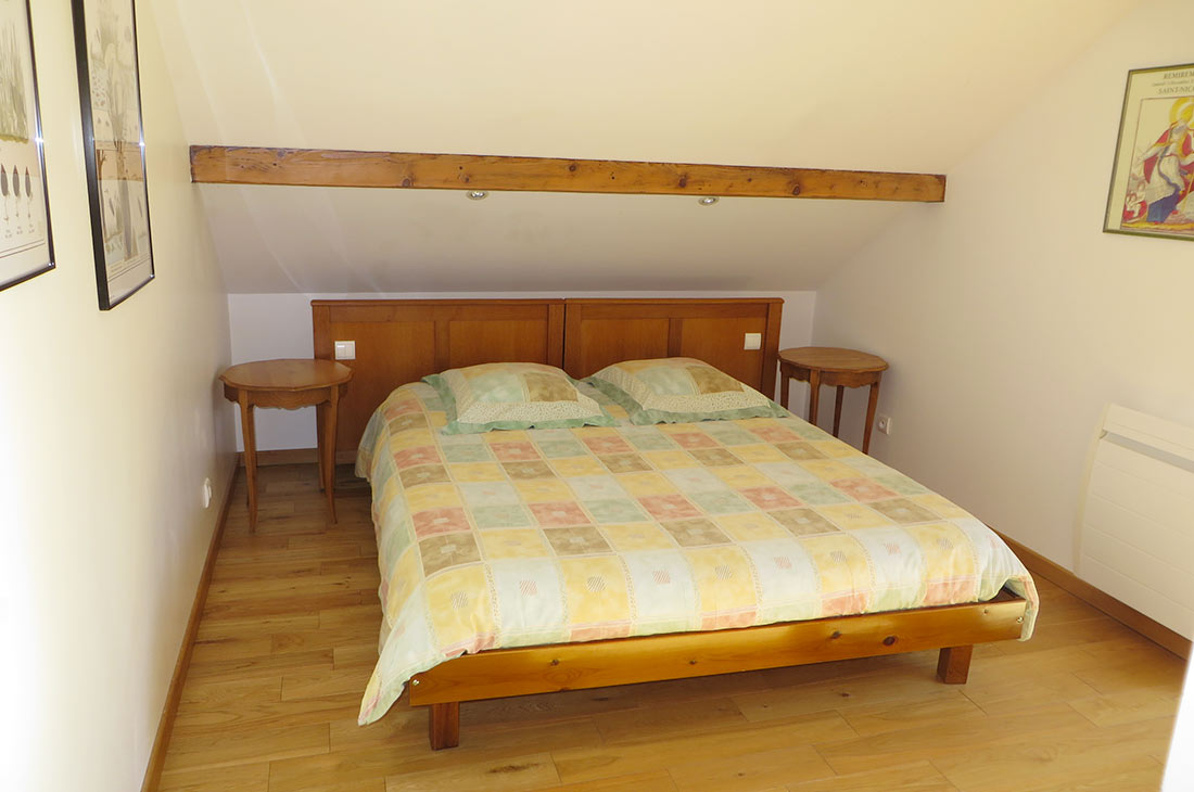 Appartement l'Aviron : chambre avec 1 lit double de 160cm