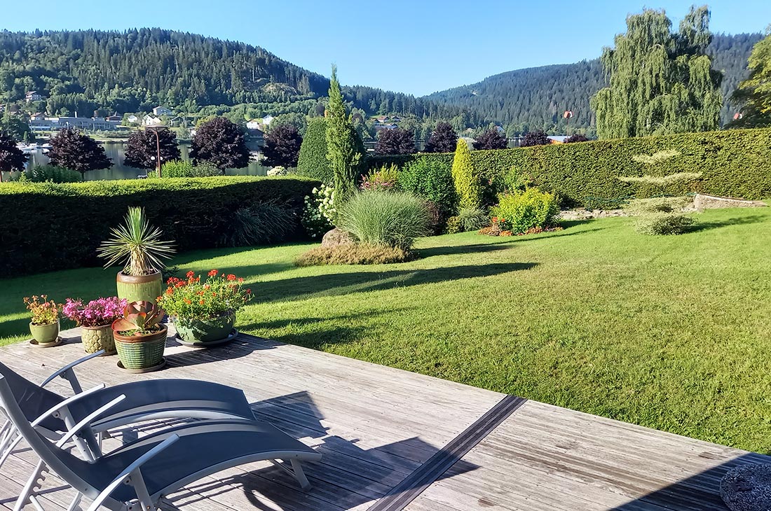 chalet-de-warren-084700 Le chalet de Warren en 2025 - vue de la terrasse piscine